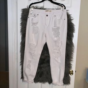 White distressed jeans